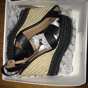 Qupid Flower-19X Black Single Band Wedges